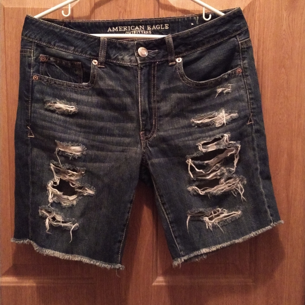 American Eagle Tomgirl Burmuda shorts